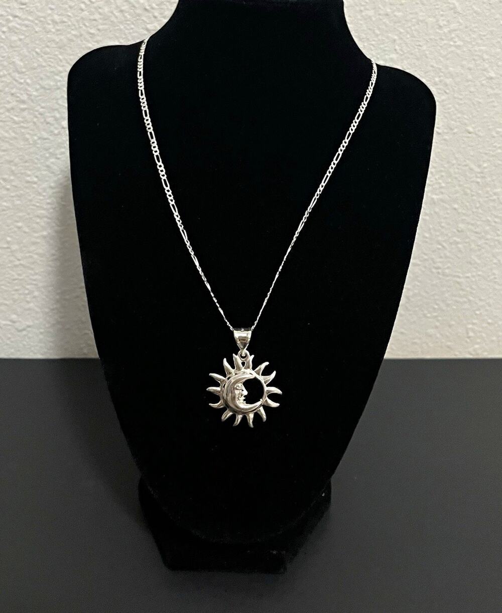 Silver Tone Cable Chain Necklace Sun & Moon Sun Pendant Lobster 24 in No Stone